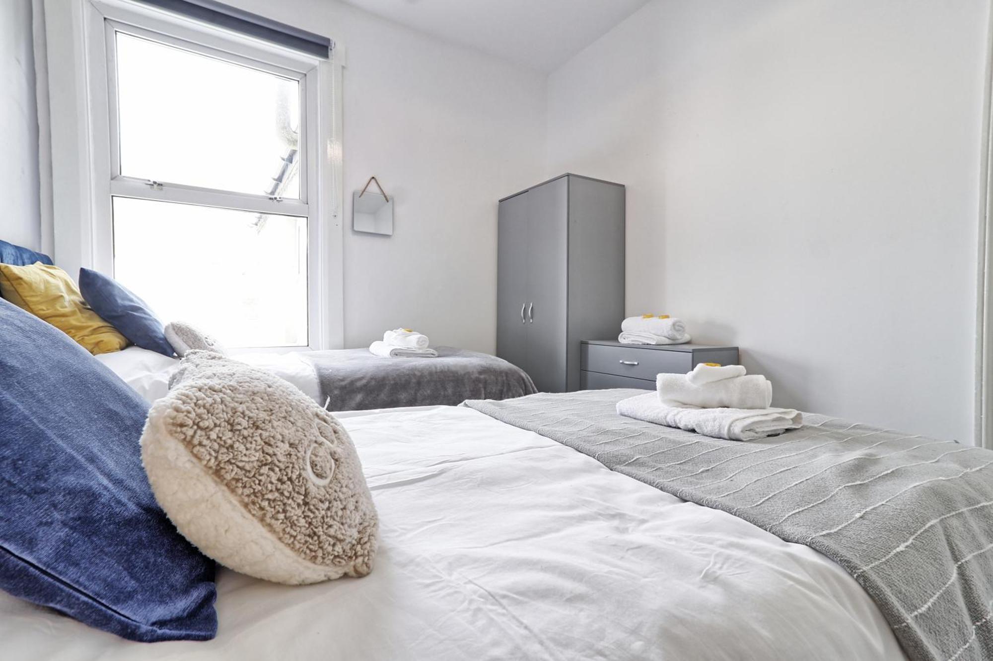 Beautiful Spacious Four Bedroom House With Parking For 2 Cars, 5 Minute Walk To Southend Station Dış mekan fotoğraf