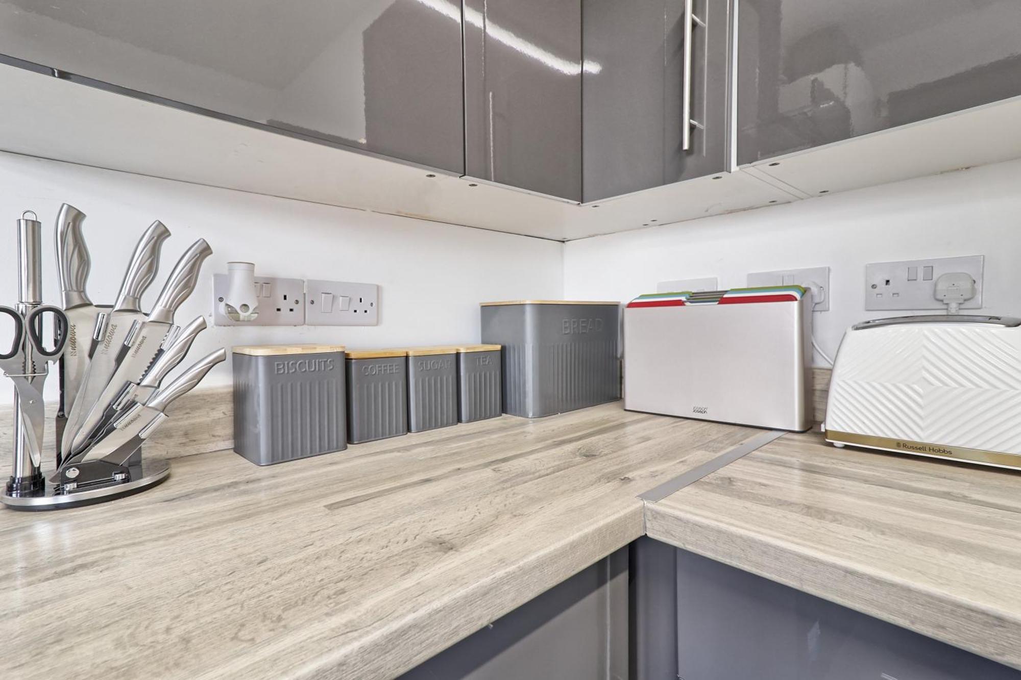 Beautiful Spacious Four Bedroom House With Parking For 2 Cars, 5 Minute Walk To Southend Station Dış mekan fotoğraf