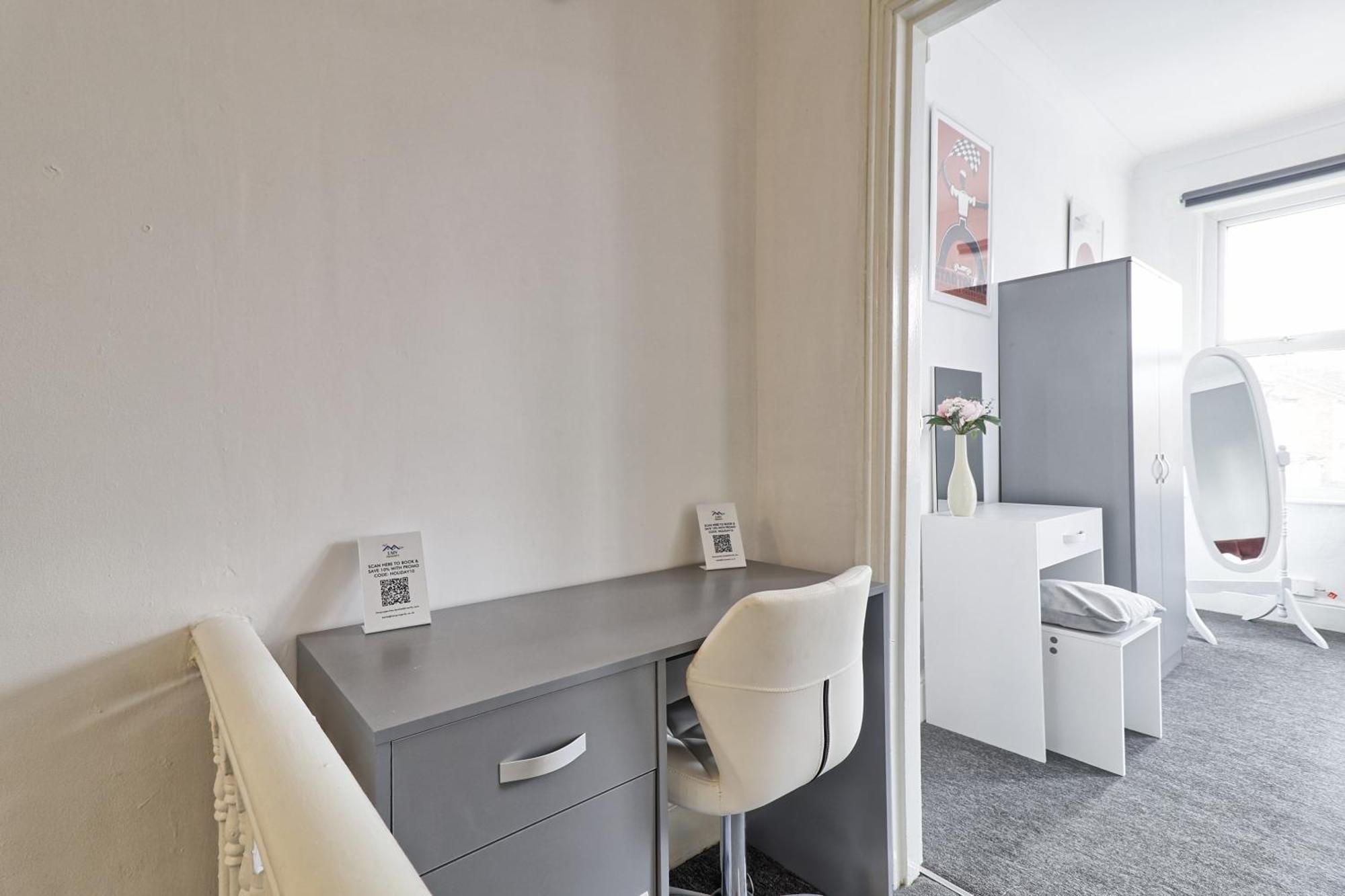Beautiful Spacious Four Bedroom House With Parking For 2 Cars, 5 Minute Walk To Southend Station Dış mekan fotoğraf