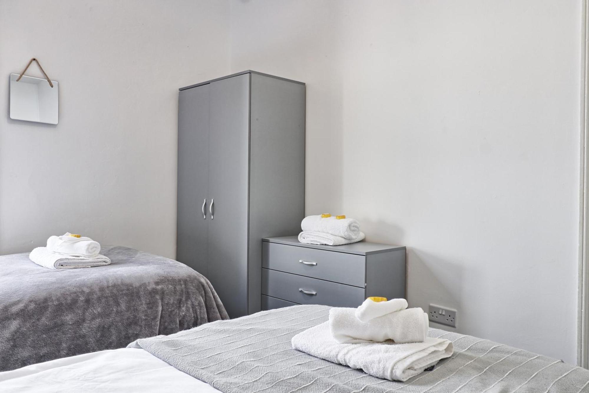 Beautiful Spacious Four Bedroom House With Parking For 2 Cars, 5 Minute Walk To Southend Station Dış mekan fotoğraf