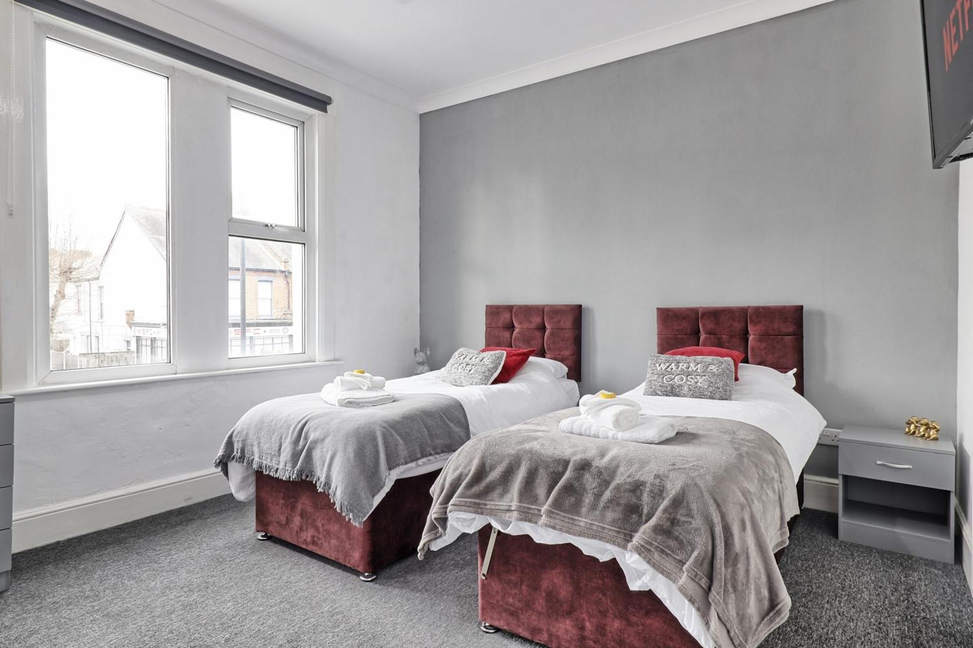 Beautiful Spacious Four Bedroom House With Parking For 2 Cars, 5 Minute Walk To Southend Station Dış mekan fotoğraf