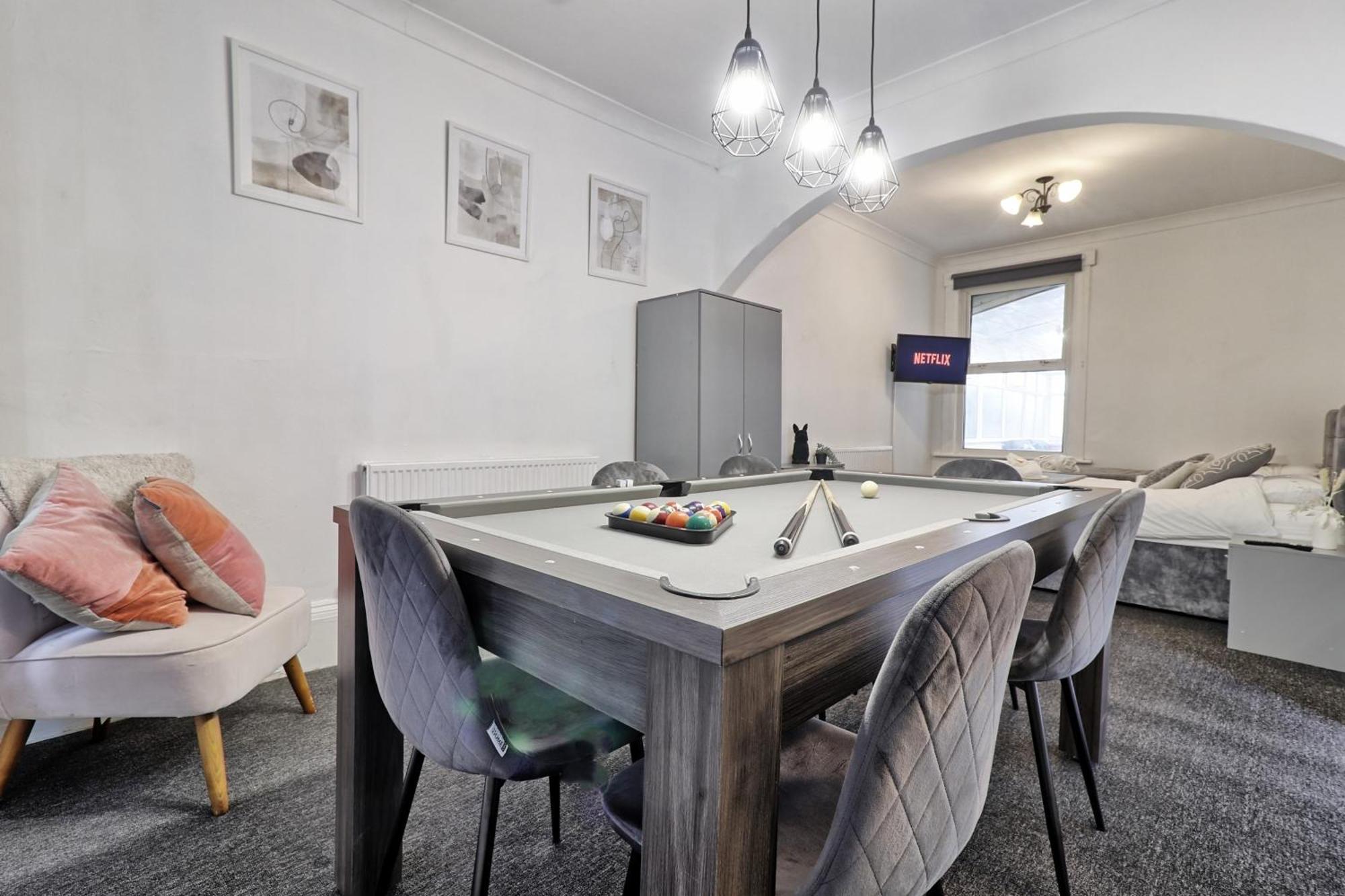 Beautiful Spacious Four Bedroom House With Parking For 2 Cars, 5 Minute Walk To Southend Station Dış mekan fotoğraf