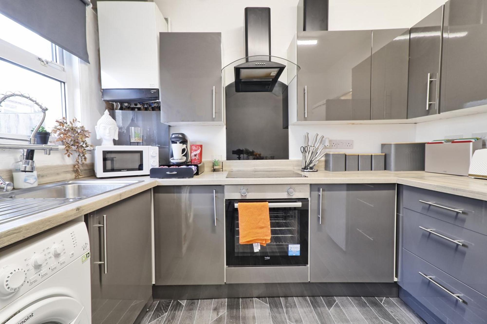 Beautiful Spacious Four Bedroom House With Parking For 2 Cars, 5 Minute Walk To Southend Station Dış mekan fotoğraf