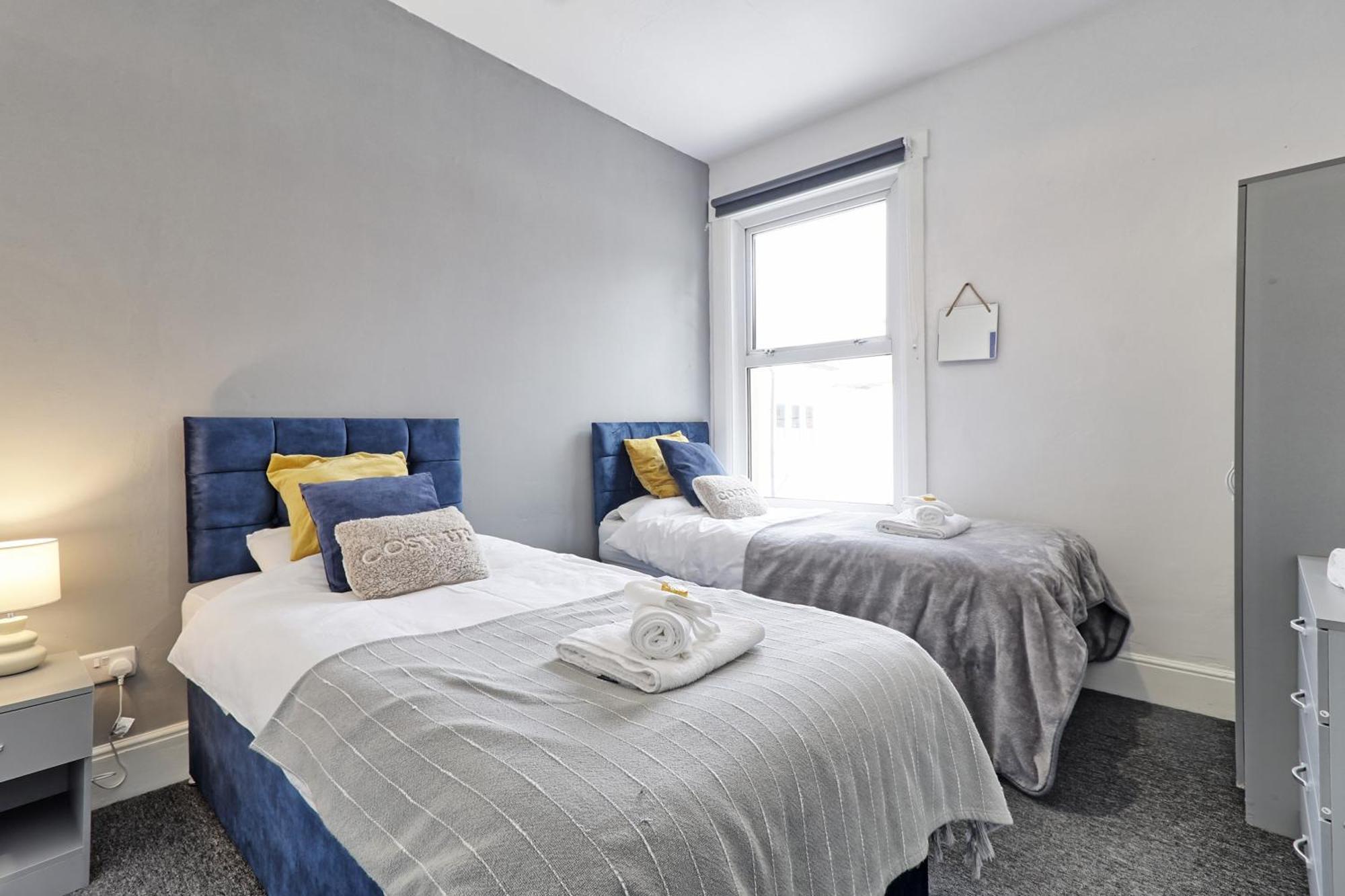 Beautiful Spacious Four Bedroom House With Parking For 2 Cars, 5 Minute Walk To Southend Station Dış mekan fotoğraf