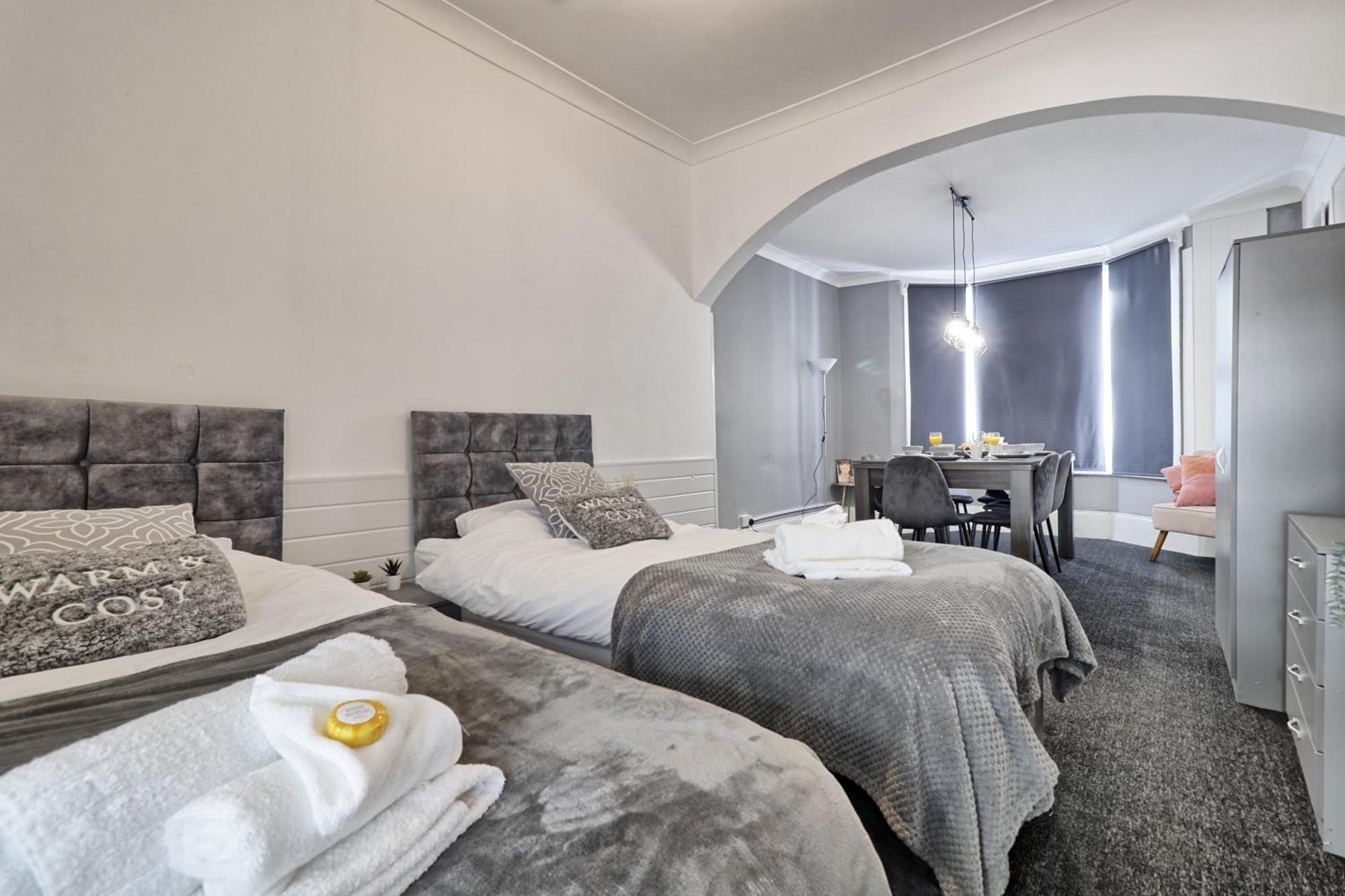 Beautiful Spacious Four Bedroom House With Parking For 2 Cars, 5 Minute Walk To Southend Station Dış mekan fotoğraf