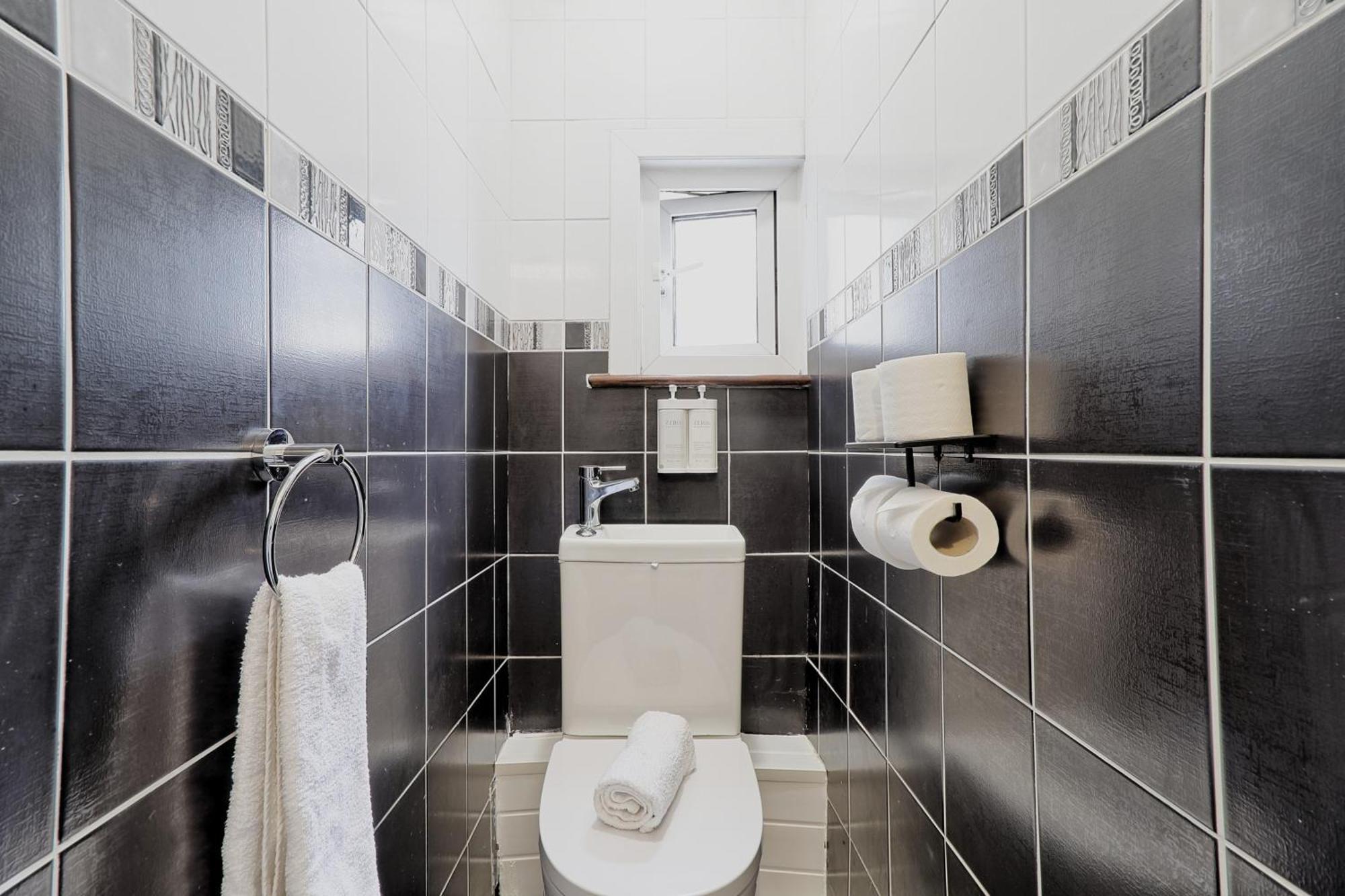 Beautiful Spacious Four Bedroom House With Parking For 2 Cars, 5 Minute Walk To Southend Station Dış mekan fotoğraf