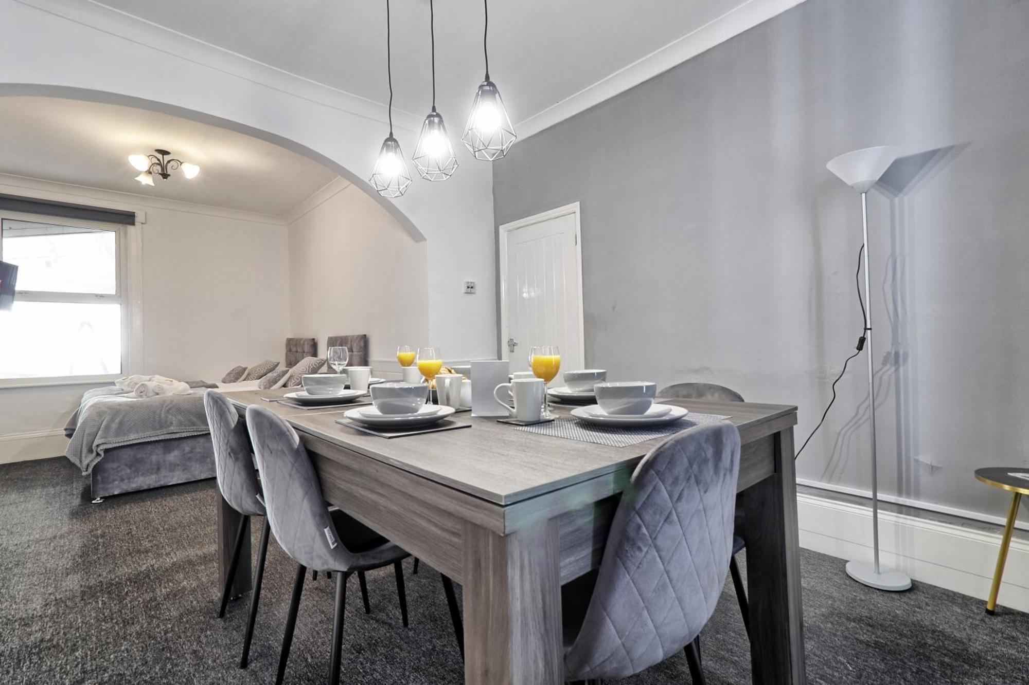 Beautiful Spacious Four Bedroom House With Parking For 2 Cars, 5 Minute Walk To Southend Station Dış mekan fotoğraf